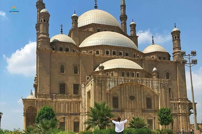 2 Days to Giza and Cairo From Alexandria in Egypt - Day 1: Exploring the Pyramids of Giza