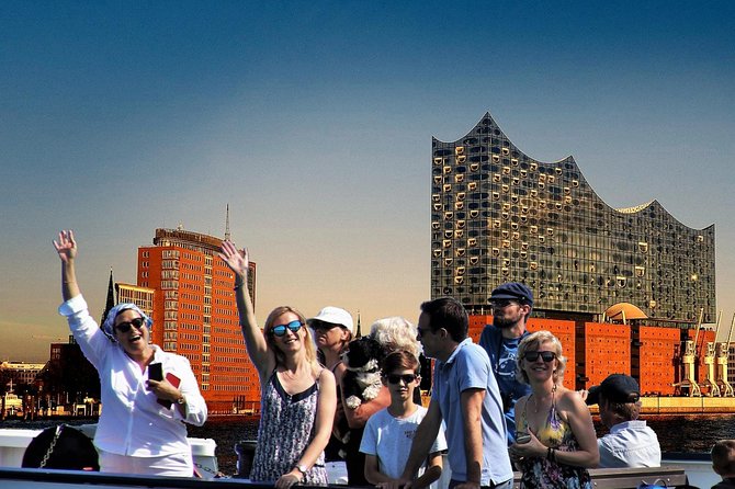 2 HOURS ENGLISH PRIVATE BOAT TOUR Through the Port of Hamburg - Inclusions