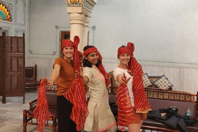 Bollywood Dance Class - Groove and Shake on Hindi Movie Hits ! - Venue and Participants