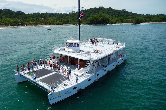 Catamaran Ocean King Manuel Antonio - Amenities and Inclusions