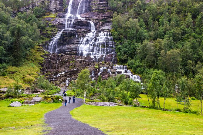 Cheese Taste and Tour to Vik and Fjærland - Highlights and Activities: Taste and Explore