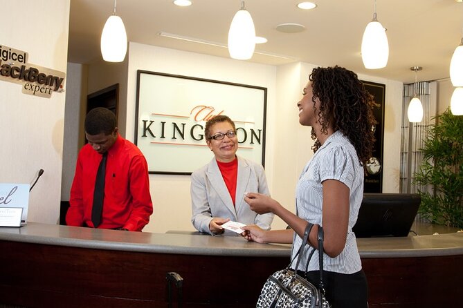 Club Kingston VIP Lounge & Fast Track With Private Roundtrip Airport Transfer - VIP Lounge & Fast Track Services