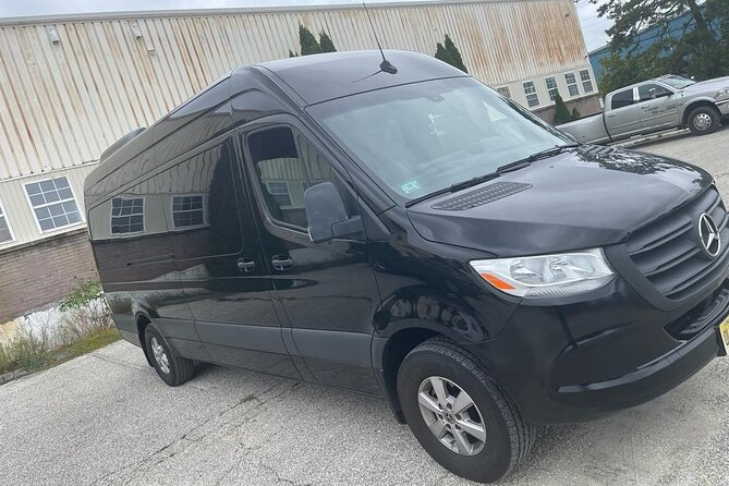 EWR/Manhattan Airport Transfer in Luxury Van-One Way Transfer. - Vehicle Amenities Offered
