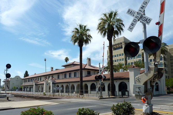Fresno Scavenger Hunt: Fresno Art & History - Must-Visit Art Attractions