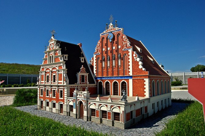 Full-Day Private Tour for Famlies in MięDzyzdroje From Usedom - Itinerary Overview