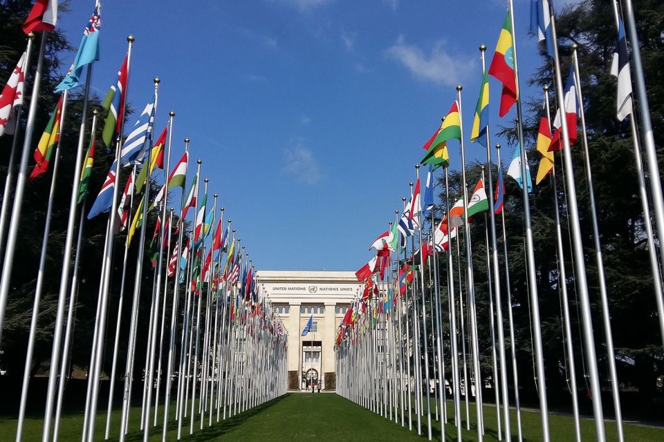 Geneva: 2-Hour Tour of International Quarters and Old Town - Sightseeing Experience