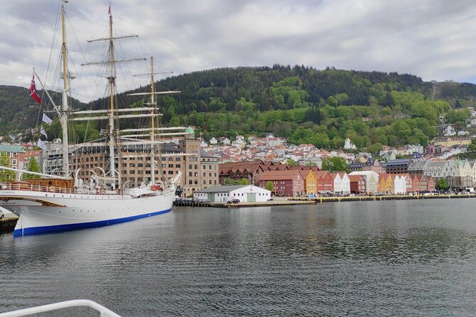 Group Walking Tour in the City of Bergen - Exploring Bergens Historic Districts