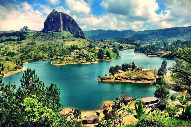 Guatapé Piedra Del Peñol Excursion. Gastronomic Tour and Cruise on the Dam - Overview of the Guatapé Piedra Del Peñol Excursion