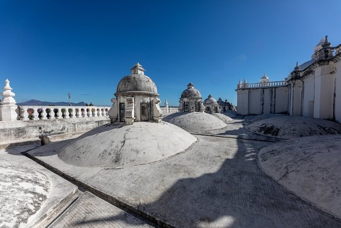 Historic León Uncovered: Small-Group Walking Adventure - Group Size and Duration