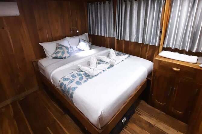 Komodo 3-Day Private Phinisi Boat Trip for Up to 8  - Labuan Bajo - Inclusions