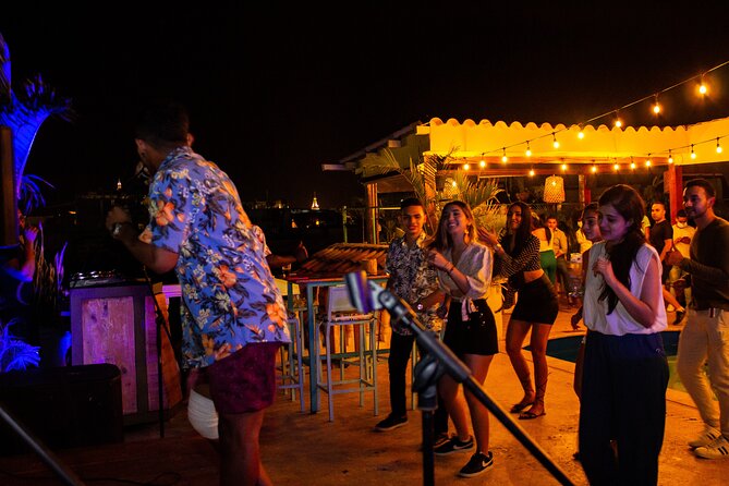 Local Party Pub Crawl in Cartagena - Inclusions