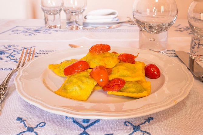 Lunch or Dinner and Cooking Demo at a Local Home in Rimini - Experience Highlights