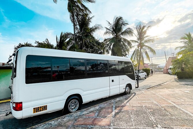 Luxury Shuttle Service Connects Jaco and San José - Inclusions