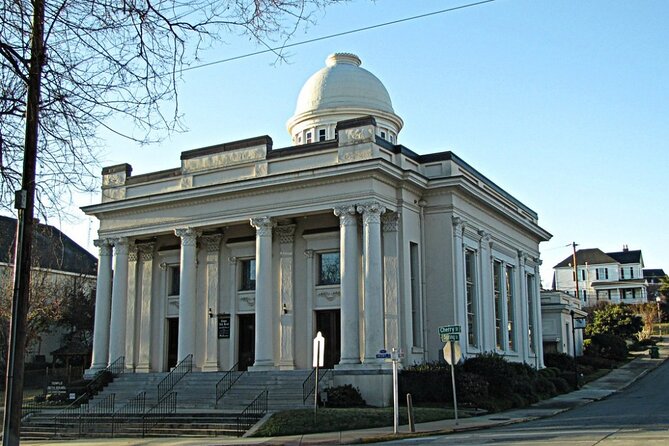 Macon Scavenger Hunt: The Mysteries of Macon - Engaging Activities and Challenges