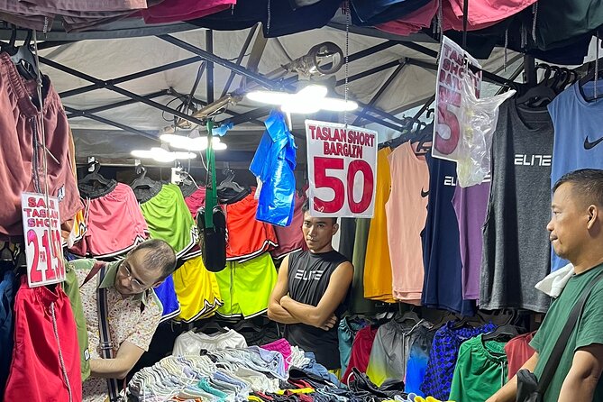 Manila Night Market a Shopping Experience With Mari - Exploring the Night Market Vendors