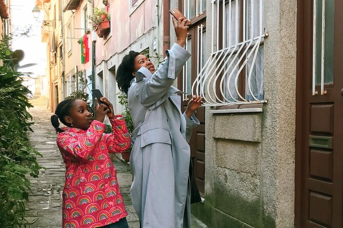 Mobile Photography Through Porto Hidden Streets - Inclusions