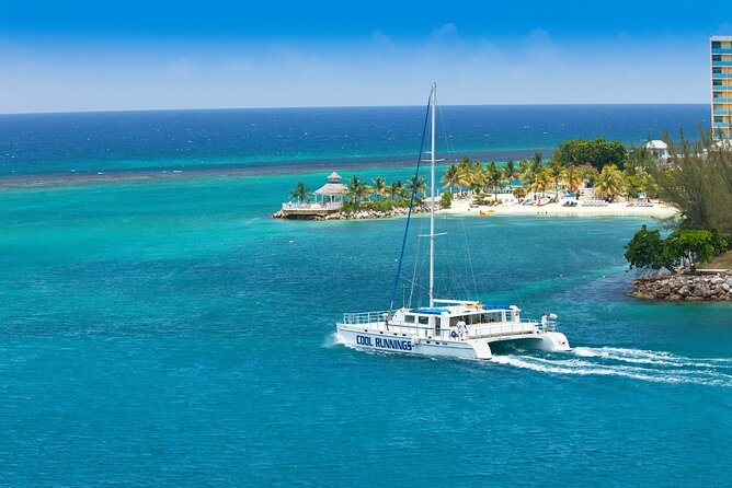 Private Catamaran Cruise Tour in Negril Beach and Ricks Cafe - Catamaran Features