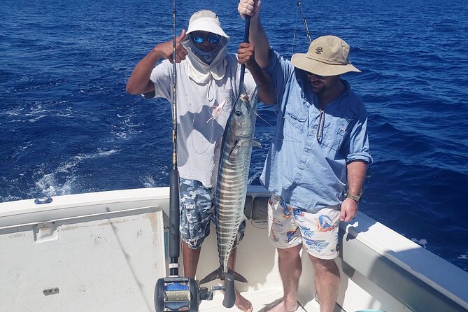 Private Full Day "Surf and Turf" Swimming Pigs and Fishing - Full-Day Boating Excursion to Paradise Island