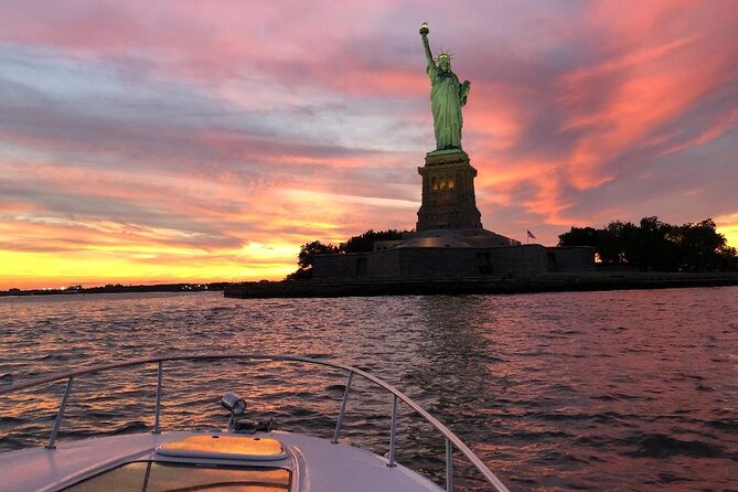 Private Luxury Sunset Boat Tour in New York City - 1 Hour - Tour Overview