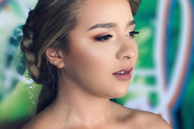 Private Makeup Session With a Local Artist in Grand Cayman - Date and Travelers