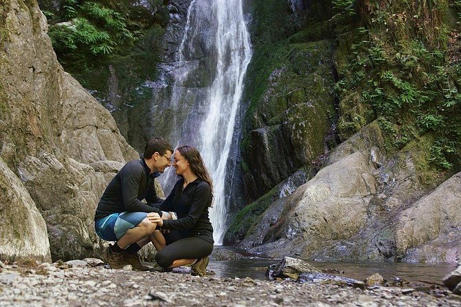 Private Photo Session With a Local Photographer in Victoria, Canada - Date and Travelers