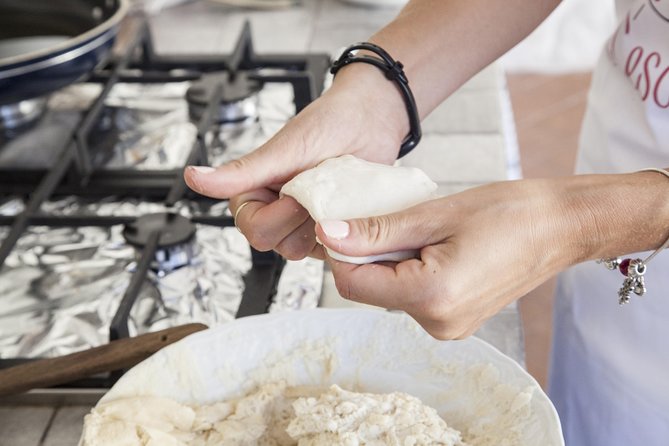 Private Pizza & Tiramisu Class at a Cesarinas Home With Tasting in Padua - Booking Information