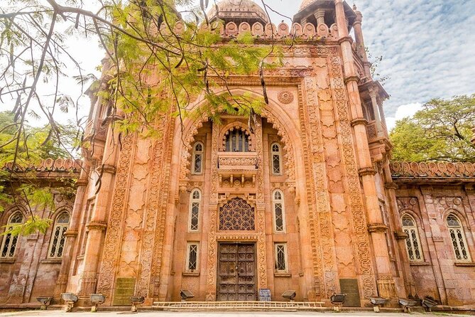 Private Tour: Half-Day Chennai Sightseeing With Government Museum and Kapaleeshwar Temple - Pickup Information and Expectations