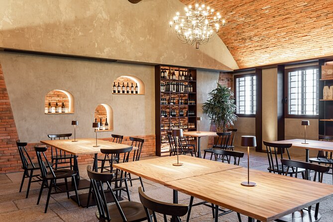Superior Tasting, 2 Glasses of Wine and 2 Extra Virgin Olive Oils With Products From the Local Area - Wine and Olive Oil Selection