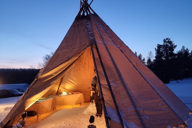 Winter Bushcraft Skills Camp - Building Shelter in Cold Environments