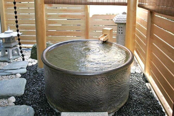 Yukon Wildlife Preserve & Eclipse Nordic Hot Springs - Exploring the Wildlife at Yukon Preserve