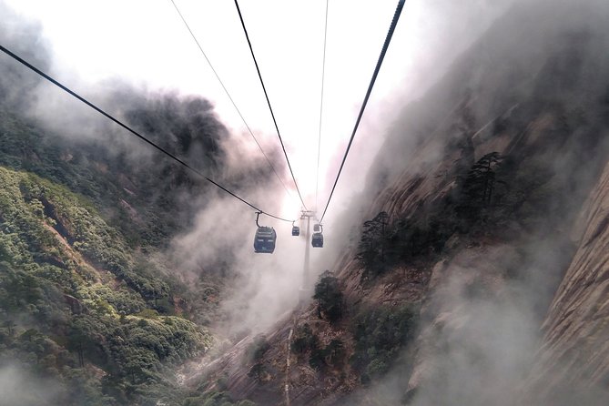 3-Day Private Tour to Huangshan(Yellow Mountain) and Hong Village From Shanghai