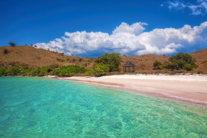 3 Days Deluxe Boat Private Cabin Sailing Trip in Komodo Island