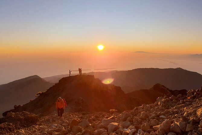 3 Days Rinjani Trekking To Summit, Crater Rim, Lake & Hot Spring