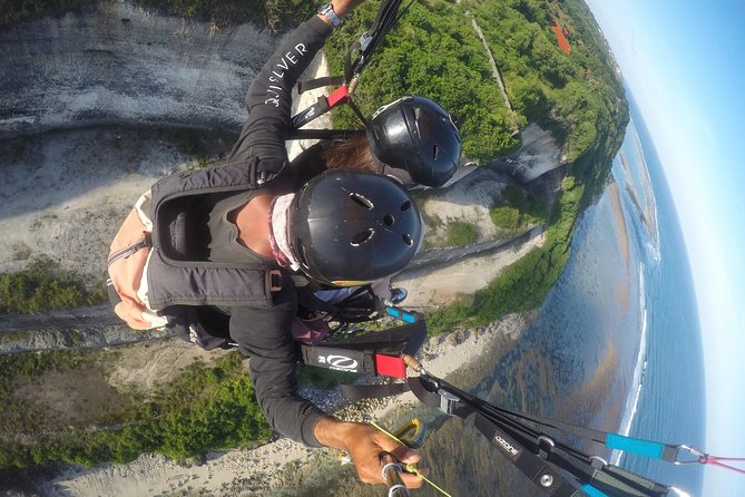 30 Minutes Tandem Paragliding Tours in Bali With Free Photo/Video