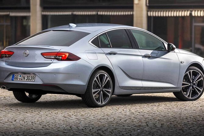 Arrival Private Transfer Dusseldorf Airport DUS to Dusseldorf City by Sedan Car - Drop-Off Point in Dusseldorf