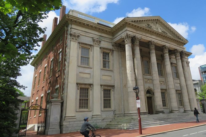 Discovering Colonial Philadelphia Private Walking Tour - Exploring Elfreths Alley and the Old City