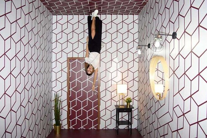 Museum of Illusions Dubai - Souvenirs and Merchandise Selection
