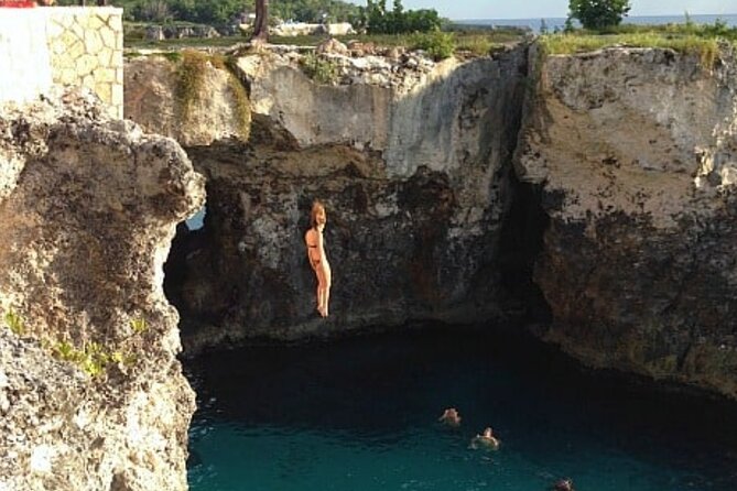 Negril Guided Day Tour:7 Mile Beach and Sunset at Ricks Cafe - Exploring Ricks Cafe