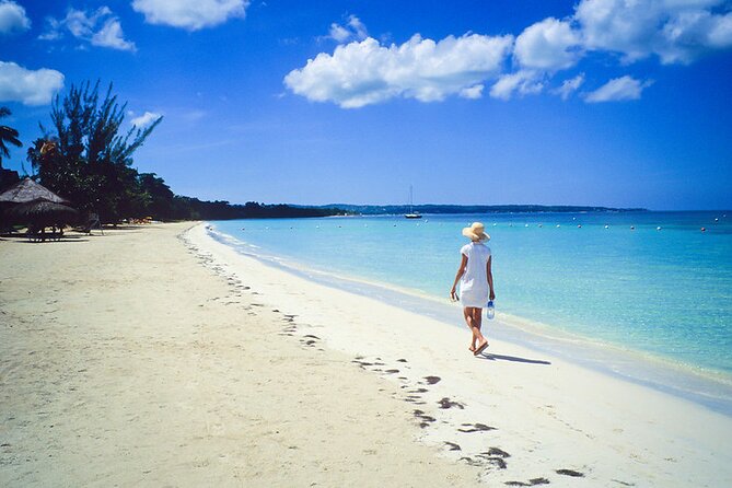Private Tour of Negril Beach and Sunset at Ricks Cafe - End Point and Redemption Point