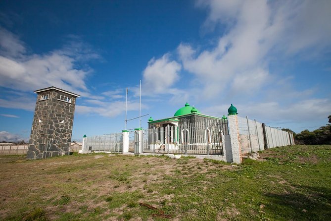 Robben Island & City Stops.We Confirm Tickets by 8h00 Am Next Day - Cancellation Policy and Weather Conditions