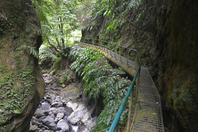 Half Day Walking Tour Salto Do Cabrito and Hot Springs - Trail Highlights