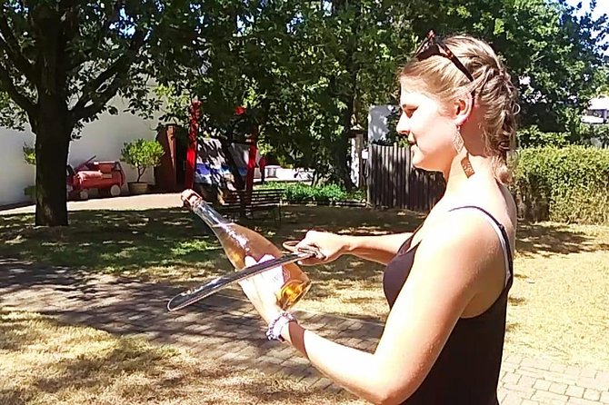 Wine Tour to Stellenbosch & Franschhoek • Incl Tastings & Lunch - Lunch in Franschhoek