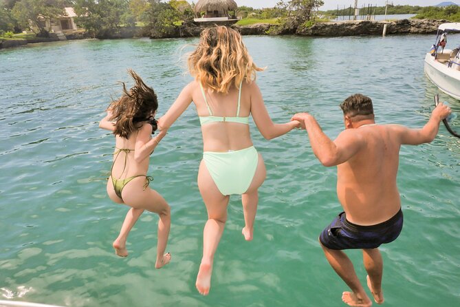 5 Islands Tour With Snorkel, Snack, Lunch and Music in Cartagena - Tour Itinerary and Highlights