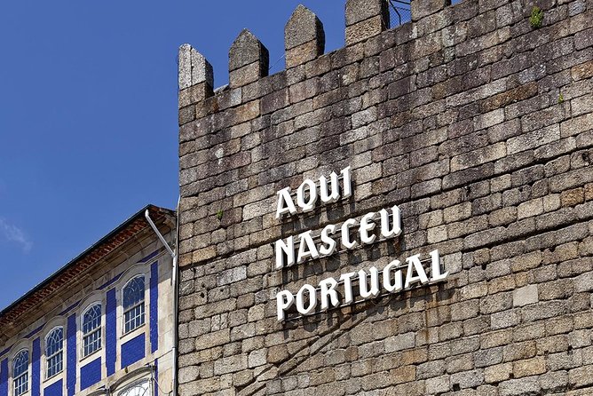 6-Day North Portugal Tour: Porto, Braga, Fátima, Coimbra, Guimaraes, Aveiro and Batalha, From Lisbon - Tour Overview