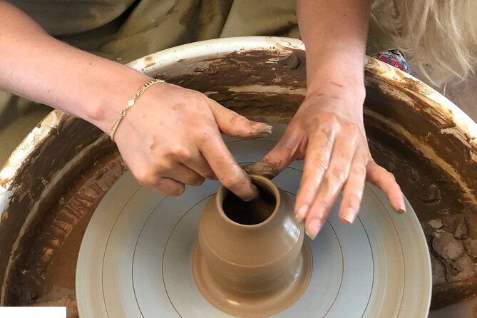 Discovery of Pottery at the Arterre Workshop by Zineb TRIKI - Common Questions