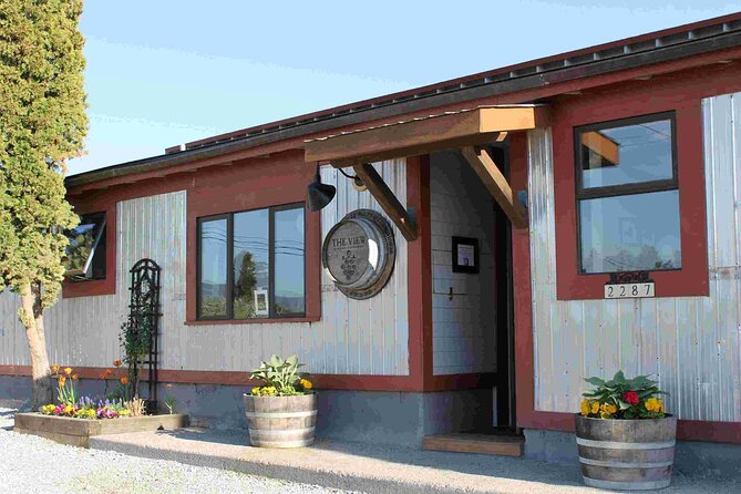 East Kelowna Wineries Tour Lunch - Expert Guided Tour Commentary