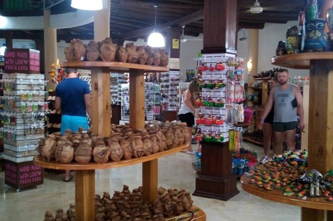 Shopping Tour in Don Lucas Cigar Factory, Rum Tasting, Cocoa Factory, Souvenirs - Souvenirs and Other Activities Available