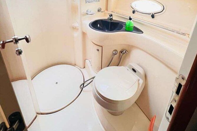 Private 42 FT Luxury Yacht for All Occasions - 04 Hours - Common Questions