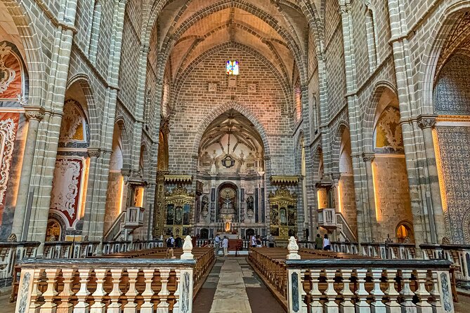 Private Évora Tour - Megaliths, Historical Center and Cork Region - Transportation and Guide