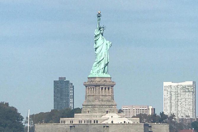 Boat Tour NYC Skyline, Statue of Liberty, Private Yacht Tour - The Sum Up